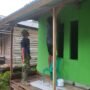 Kebut Sasaran Fisik, Satgas TMMD Ke-130 Kodim 0314/Inhil Mulai Pasang Dinding dan Jendela di Rumah Warga Kuala Lemang